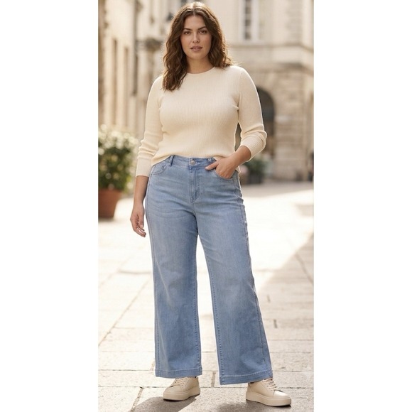 Democracy Denim - Democracy brand "Curve Equality" jeans in a light wash blue Wide Leg Size 14